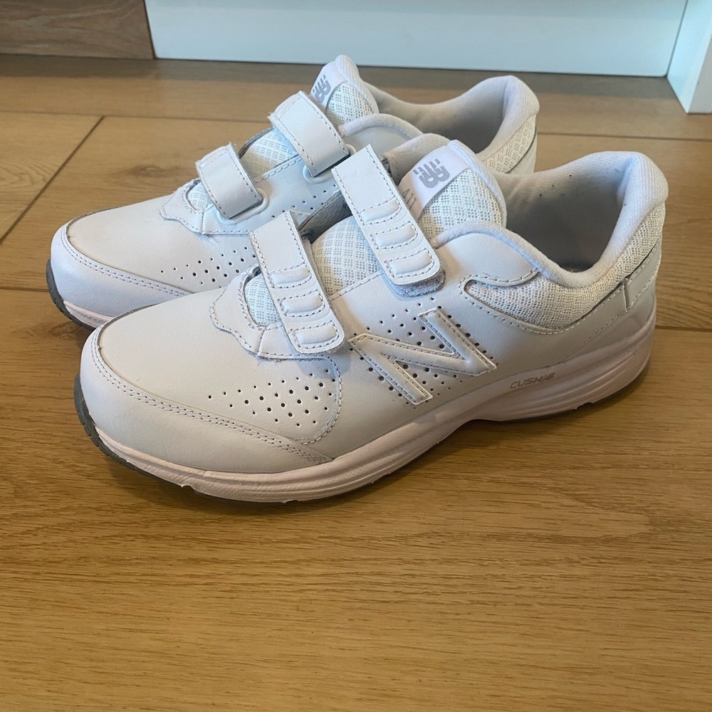 New Balance Womens 411 WW411HW2 White
Running Shoes Hook And Loop Size
